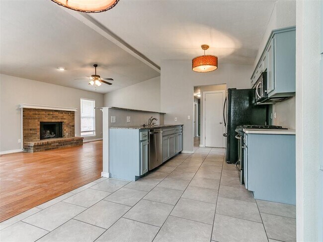 Building Photo - 117 Sonora