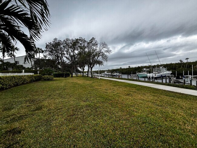 Building Photo - 2512 SE Anchorage Cove