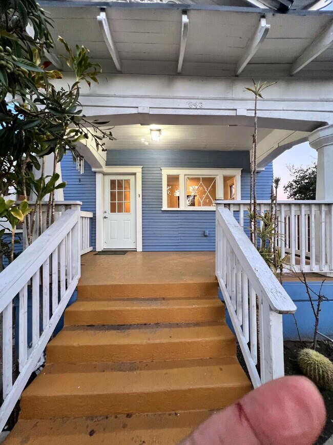 Building Photo - Fully renovated 2bed/1bath with private, gated porch, in-unit washer/dryer!
