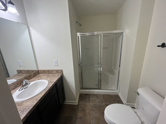 Building Photo - 39 Grandview Dr