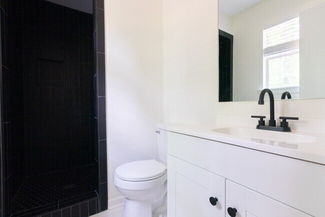 Building Photo - 605 Bonnie Bell Ln