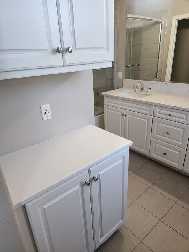 Building Photo - Beautiful Townhome in South Temecula with Views!