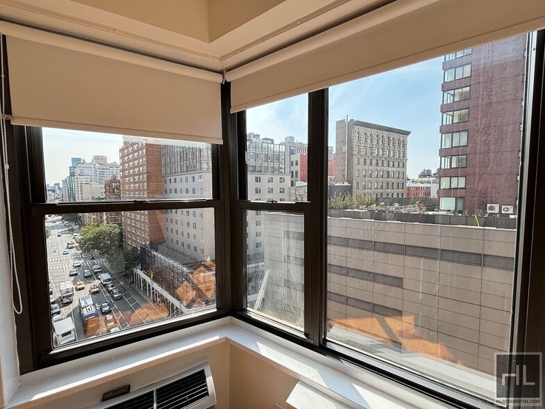 Building Photo - Fourth Avenue