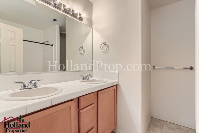 Building Photo - Modern 2-Bedroom Townhome with Garage & Private Deck