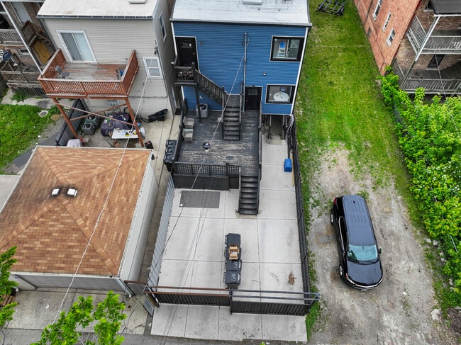 Building Photo - 614 N Troy St