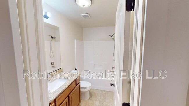 Building Photo - 279 Country Club Pkwy