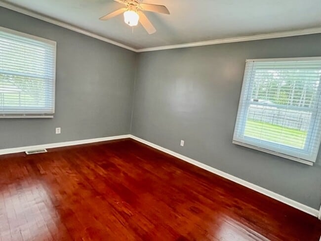 Building Photo - Rental Avail in Montclair!