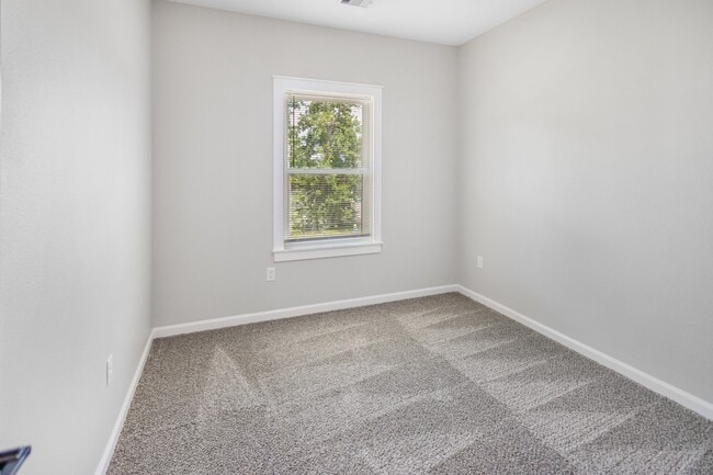 Building Photo - 5036 Mallow St