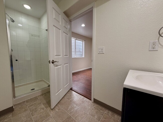 Building Photo - 653 Millet Cir