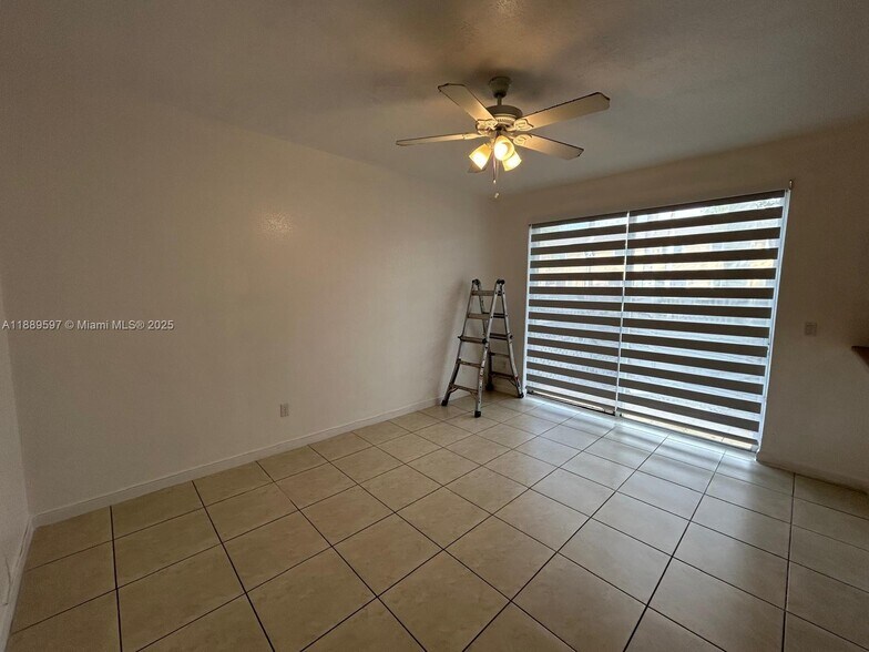 Building Photo - 1406 SE 26th Ct