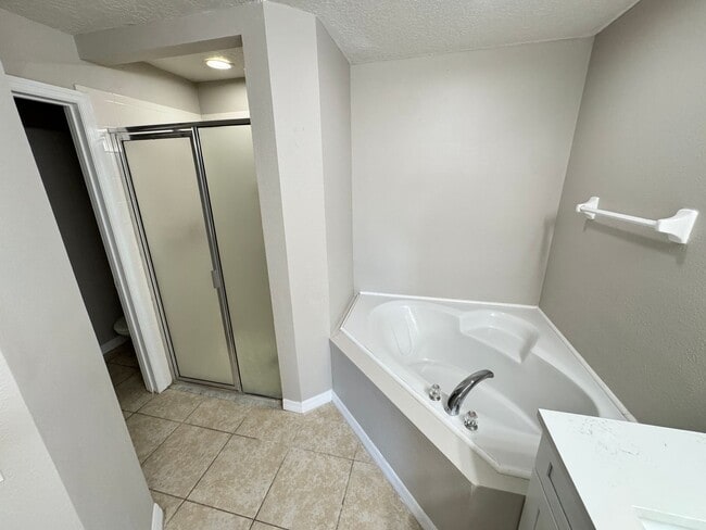 Building Photo - Split Floor plan 3/2 in Poinciana