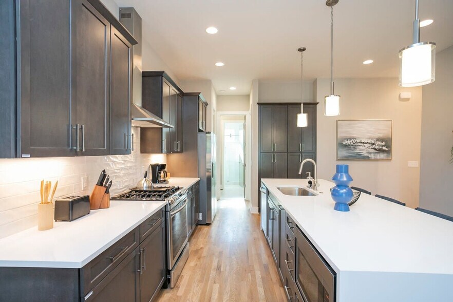 Building Photo - 709 26th Ave N