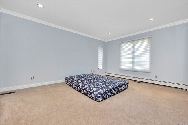 Building Photo - 90 E 7th St