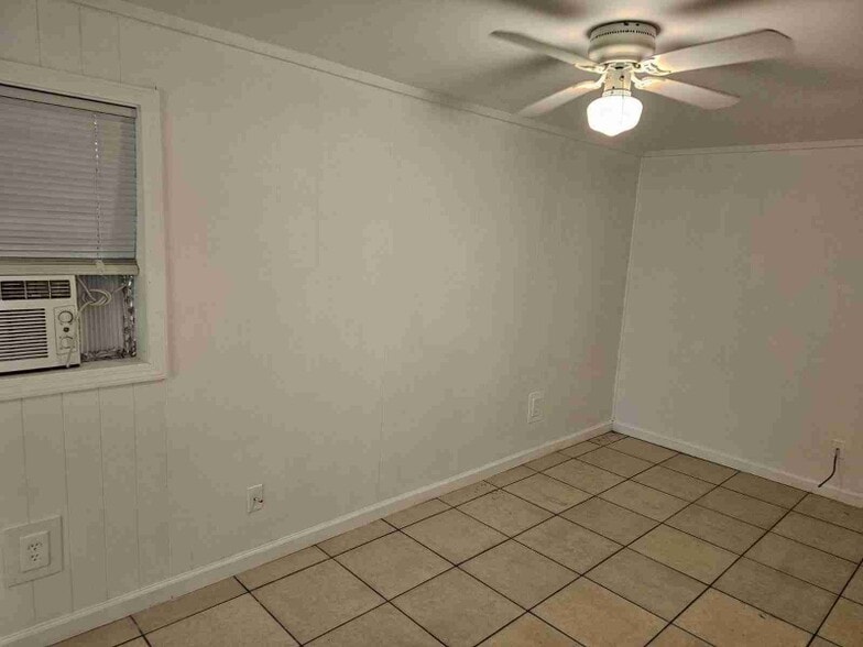 Building Photo - 240 Kraft Ave