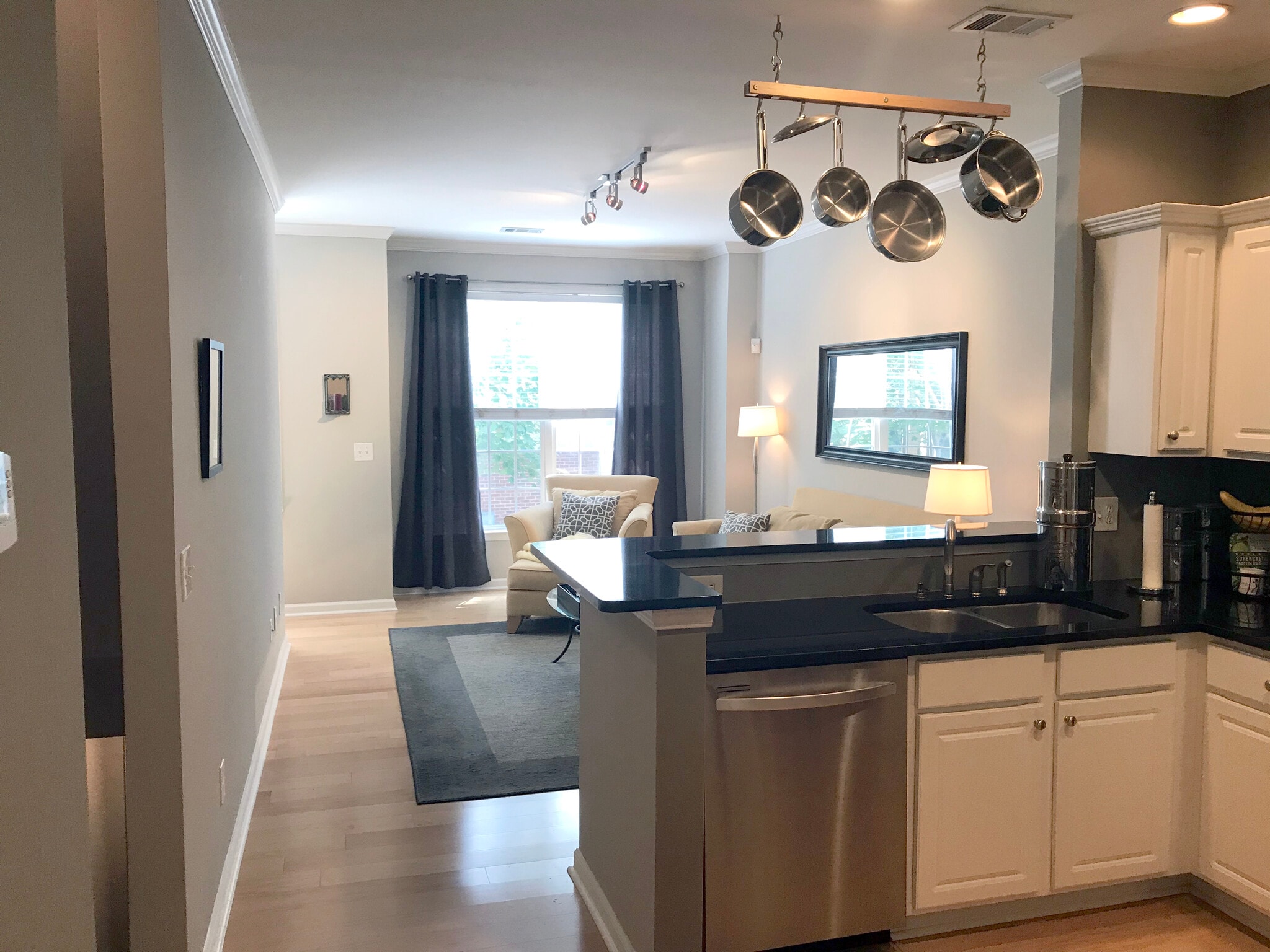 Building Photo - 1151 Village Ct SE