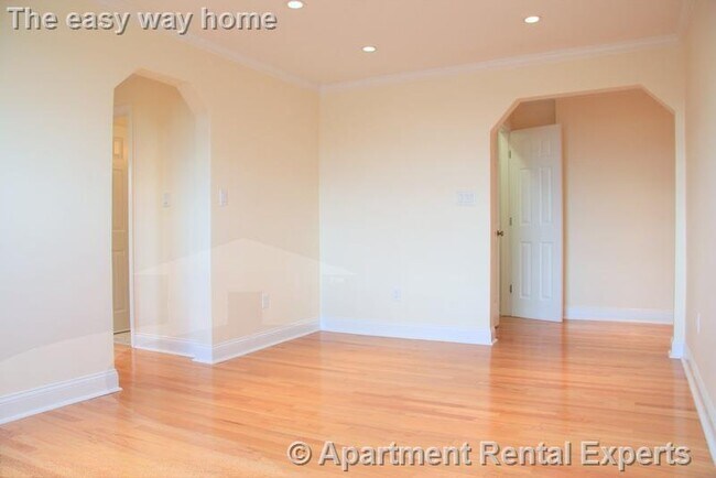 Building Photo - 60 Brattle St