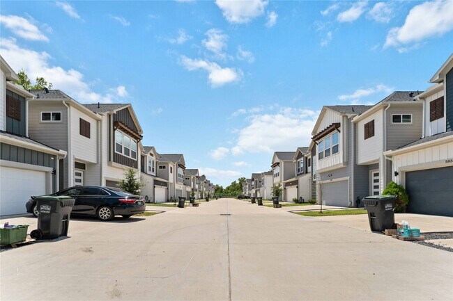 Building Photo - 5824 Highland Sky Ln