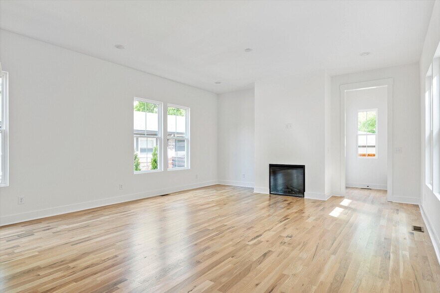 Building Photo - 2830 Clifton Ave