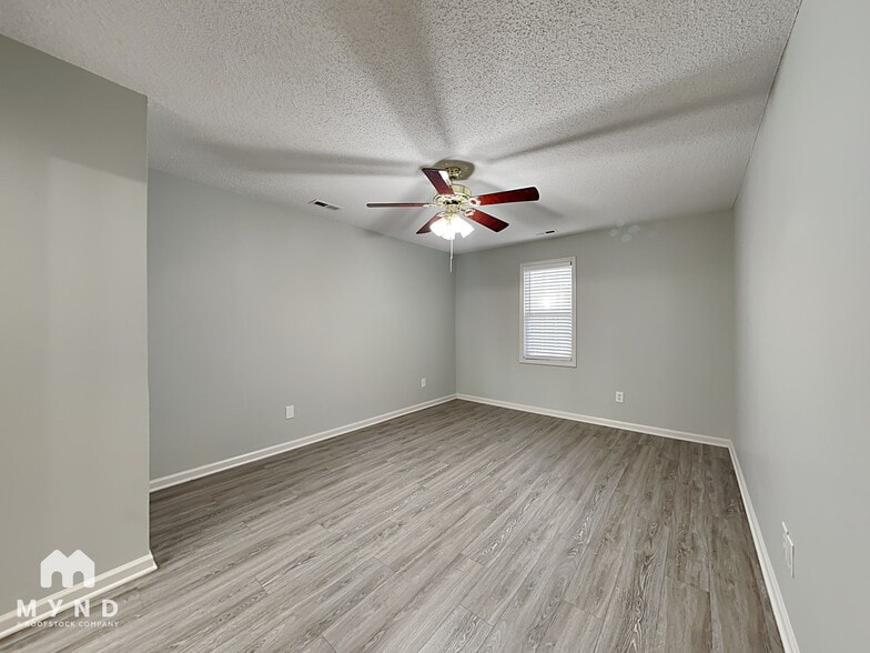 Building Photo - 2024 Julian Ln