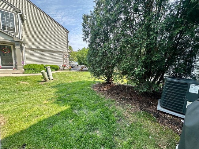Building Photo - 3334 Bromley Ln