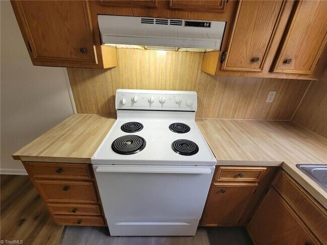 Building Photo - 3985 Nc 268 Highway E Unit