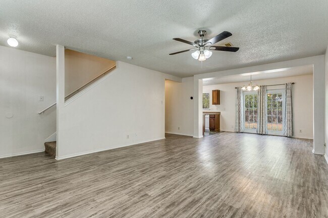 Building Photo - 3-BEDROOM HOME IN CANDLEWOOD PARK