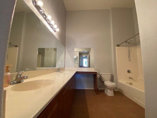 Building Photo - MOVE IN SPECIAL! Beautiful 2 Bedroom 2 Bat...