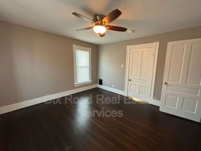 Building Photo - 304 Stanley St