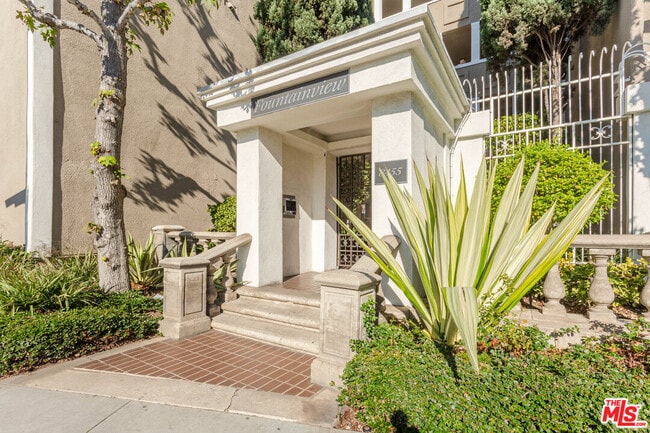 Building Photo - 8455 Fountain Ave