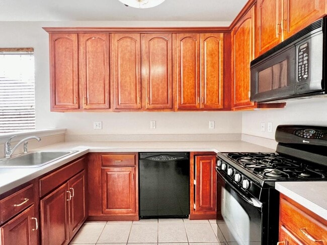 Building Photo - 211 Hawthorne Way