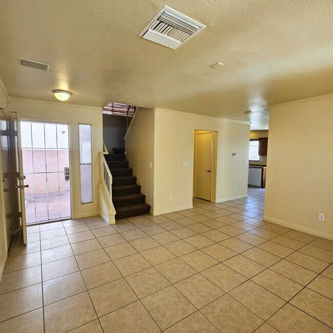 Building Photo - MOVE-IN READY 4BR/3BA SINGLE FAMILY HOME I...