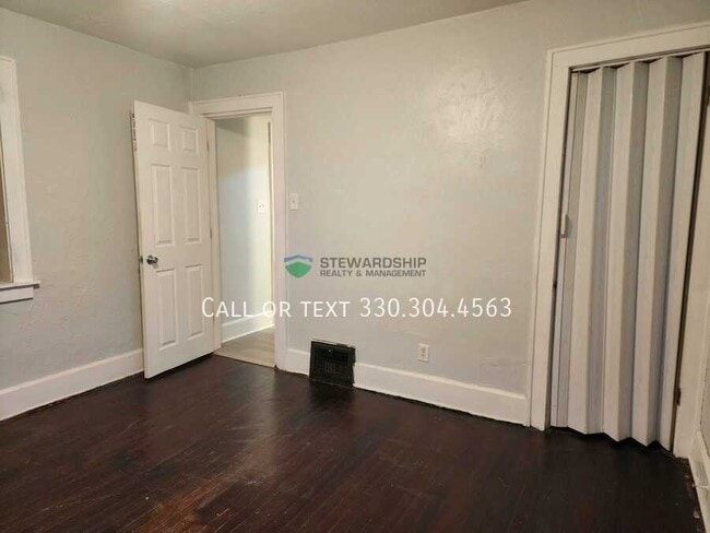 Building Photo - 1628 E Market St