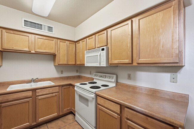 Building Photo - 630 Harvill Dr