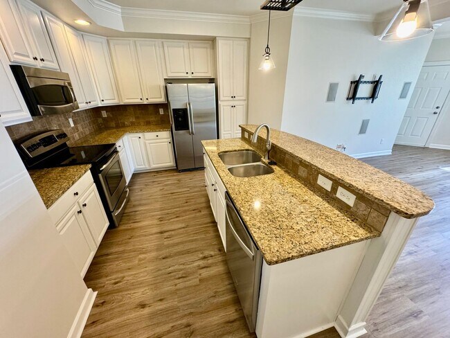 Building Photo - Fabulous South End Condo for Immediate Lease! Water included!