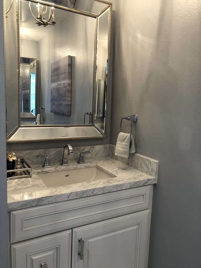 Master Bath, 2 separate vanities/sinks - 736 Gould Ave