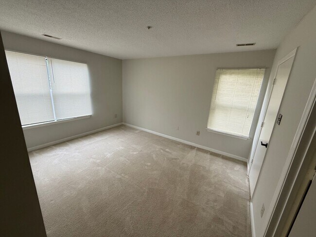 Building Photo - Spacious 2 Bedroom 2 Bathroom Condo in Asp...