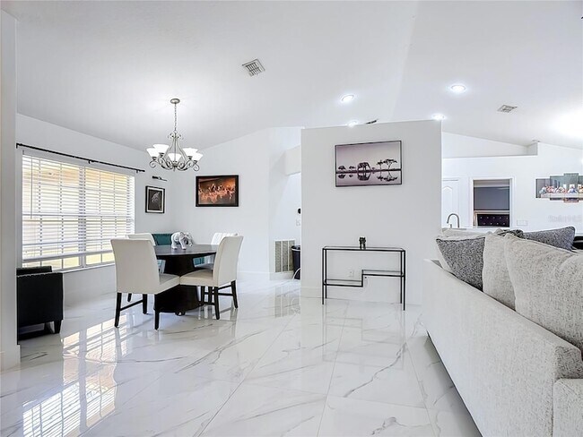 Building Photo - 4934 Lazy Oaks Way