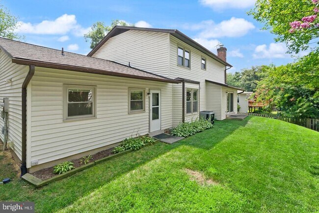Building Photo - 8902 Huxley Ct