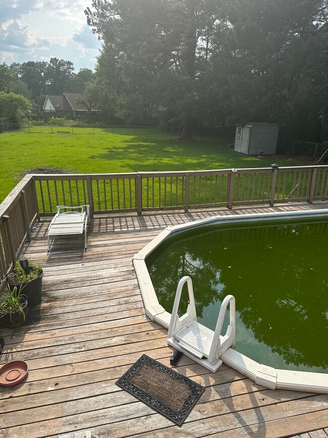 Building Photo - 221 Belaire Dr