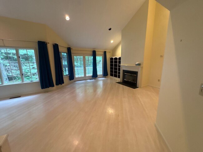 Building Photo - 401 Browning Ln