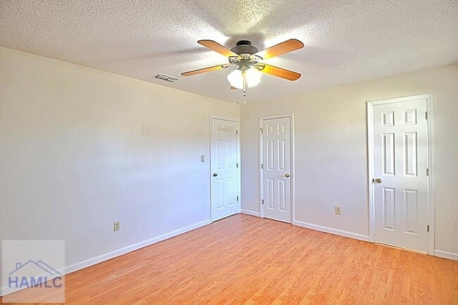 Building Photo - 915 Churchfield Dr