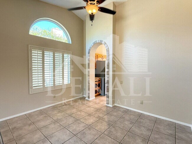 Building Photo - 1211 E Drake Dr