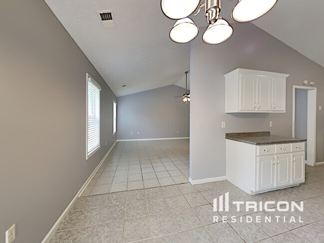 Building Photo - 15 Meeler Dr