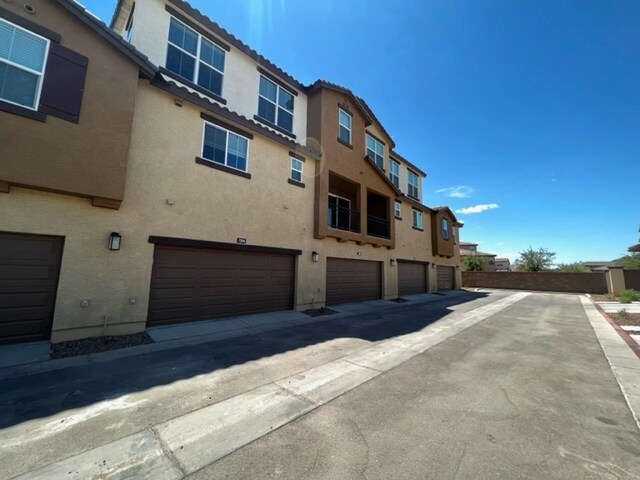 Building Photo - 1255 N Arizona Ave