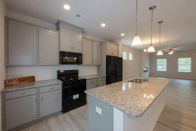 Building Photo - "Spacious 4-Bedroom Retreat with 3.5 Baths...