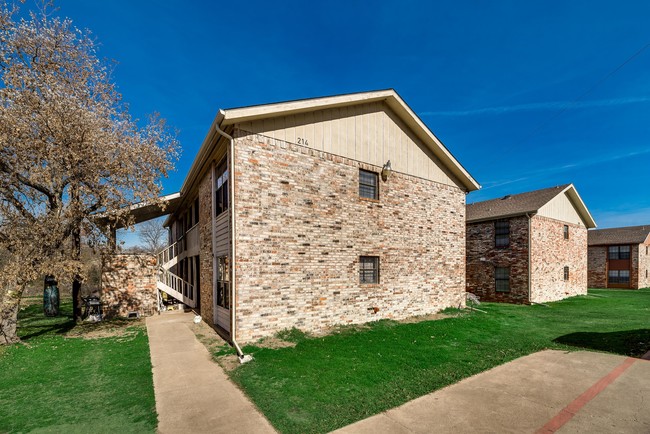 Building Photo - 214 Renfro St