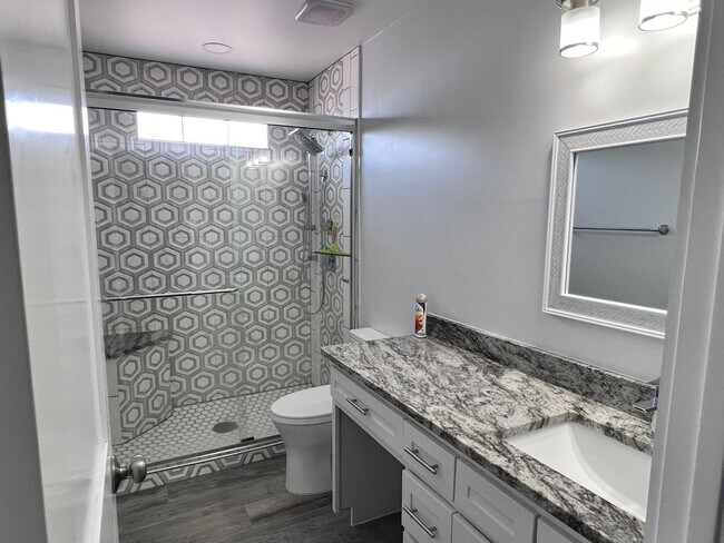 Building Photo - Wonderful remodeled 4 bedroom, 3 bathroom ...
