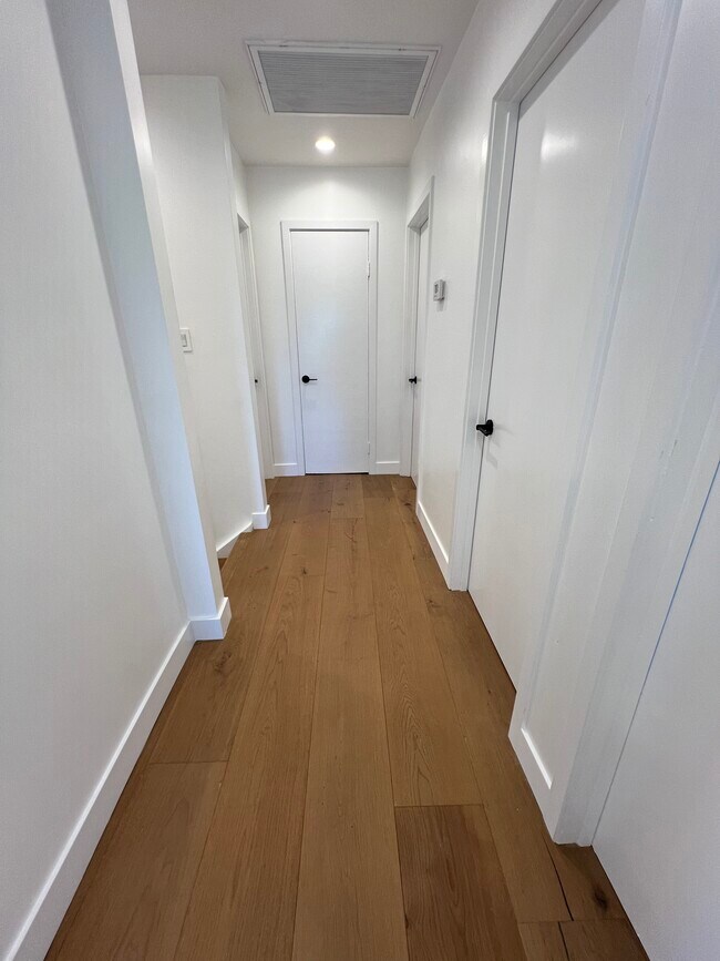 Building Photo - 1863 Burleson Ave