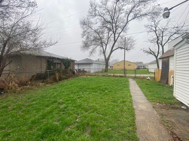 Building Photo - 727 Dale Ave