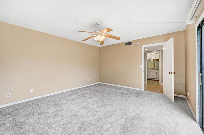 Building Photo - 2111 Vista Oaks Cir NE